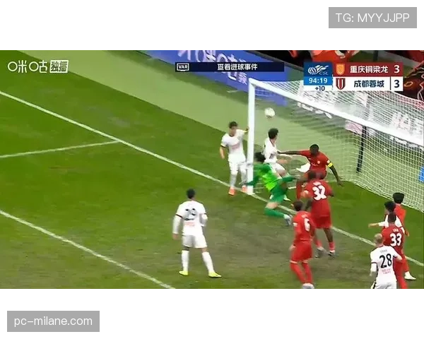 判断篮球规则中的拉人犯规：解析常见违例情况及判罚依据