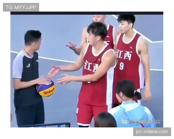 抢篮板犯规判定：篮球规则如何界定合法身体接触与犯规行为